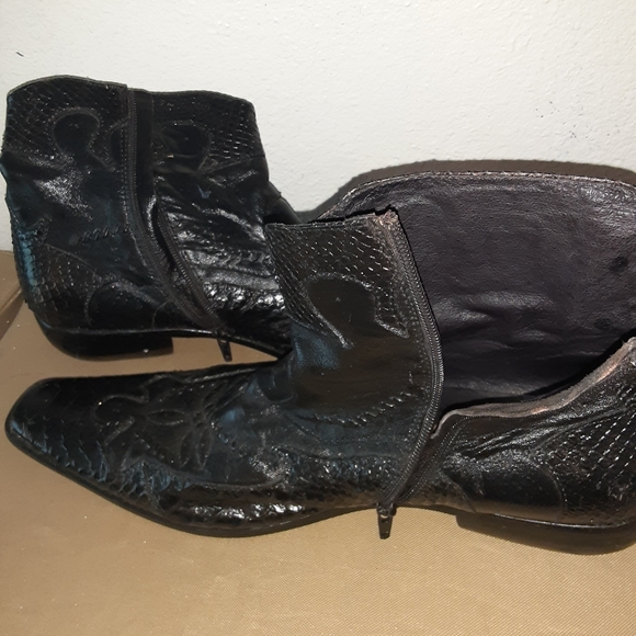 Mens size 11 black Banana Blues rattler low cut zipper boots. - Picture 7 of 8